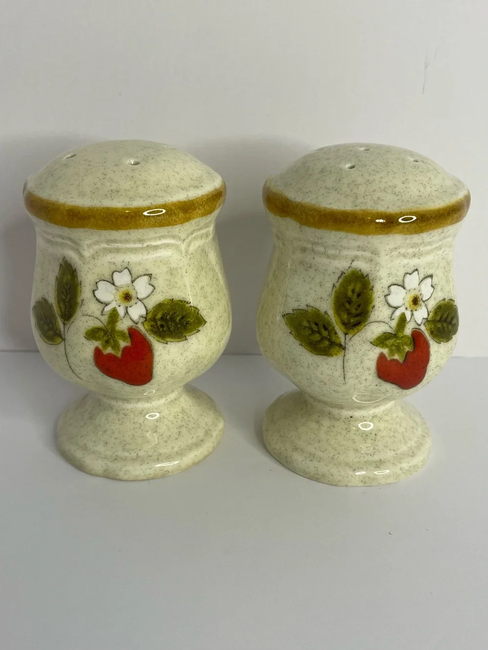 Vintage Mikasa Strawberry Festival Salt and Pepper Shaker Set EB 801 Japan